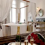 Le Boutique & מלון